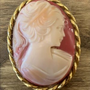 Vintage Cameo pin/brooch with beautiful carved face set in gold tone braid